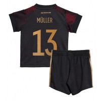 Tyskland Thomas Muller #13 Replika babykläder Bortaställ Barn VM 2022 Kortärmad (+ korta byxor)
